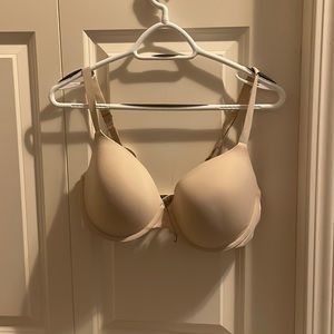 brand is victoria secret, size is 38D, colour is cream
